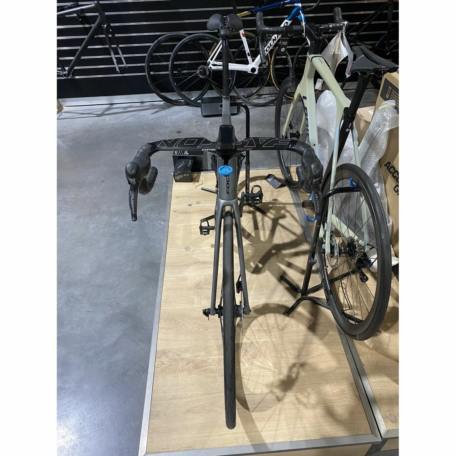 Vélo De Course Focus - 56 - 28" 5 Vélo De Course Focus - 56 - 28" – Image 3